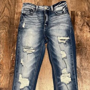 KanCan Signature Distressed Skinny Jean